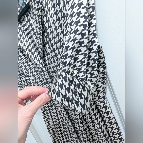 Vintage RARE BCBG Paris Silk Satin Houndstooth Shirt Dress Size 6 - Picture 5 of 16